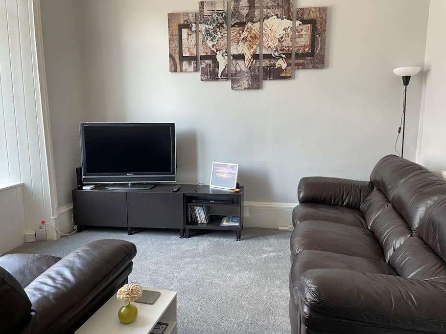 5 Minutes From Loch Lomond - Newly Renovated Ground Floor 1-Bed Flat Leilighet Bonhill Eksteriør bilde