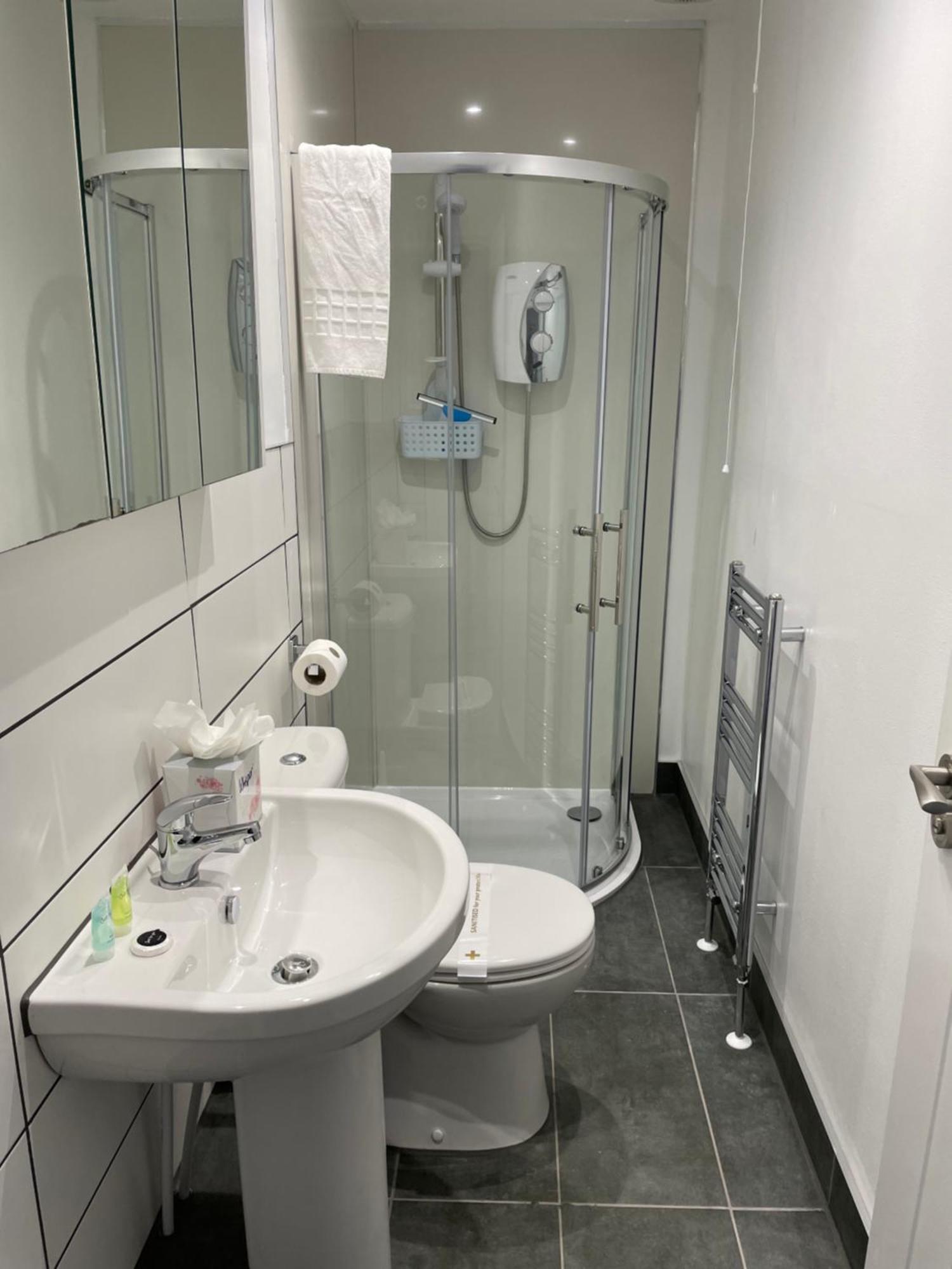 5 Minutes From Loch Lomond - Newly Renovated Ground Floor 1-Bed Flat Leilighet Bonhill Eksteriør bilde